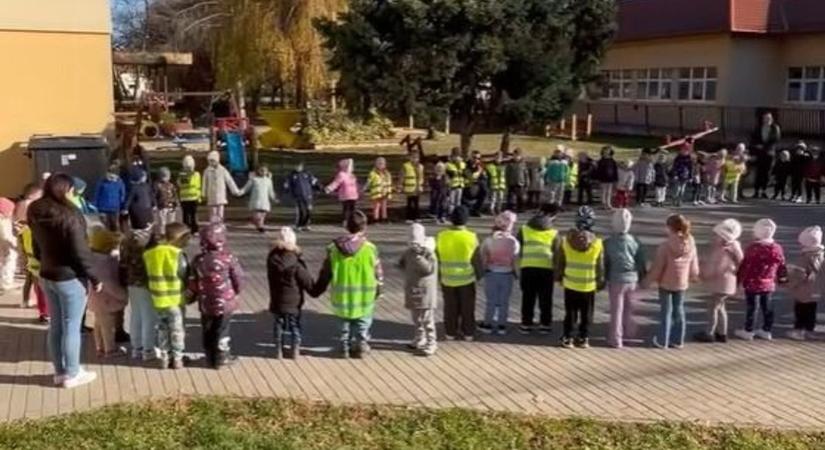 Balmazújvárosi gyerekek segítettek a rendőröknek, hogy ne legyen baleset