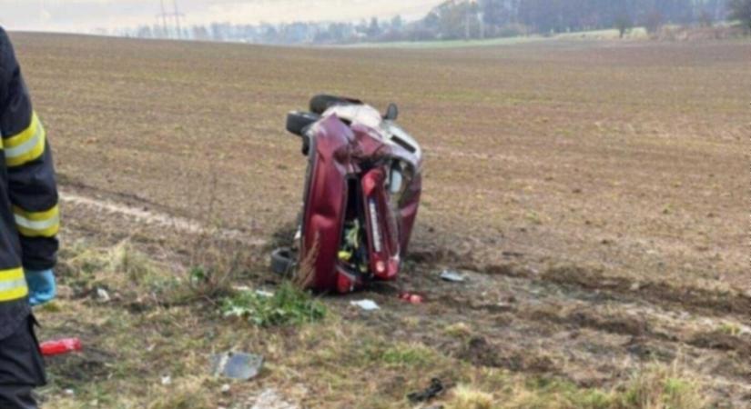 Letért az útról, halálra gázolt egy gyalogost egy 19 éves sofőr