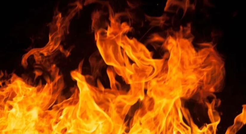 Tűz: Mindent beborított a füst a családi háznál