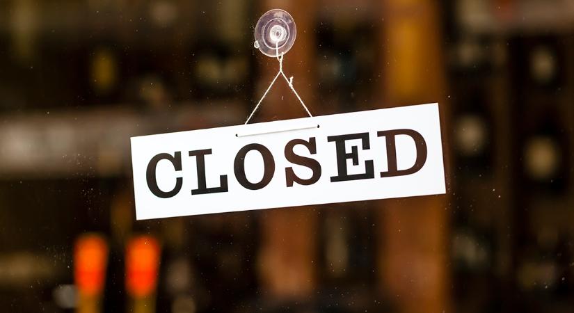 Bezár az egyik legrégebbi magyar üzletlánc, hatalmas akciókat hirdettek