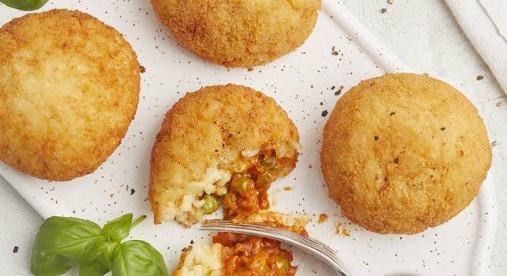 Sült rizsgolyó olasz stílusban: darált húsos töltelékkel gazdagon készül