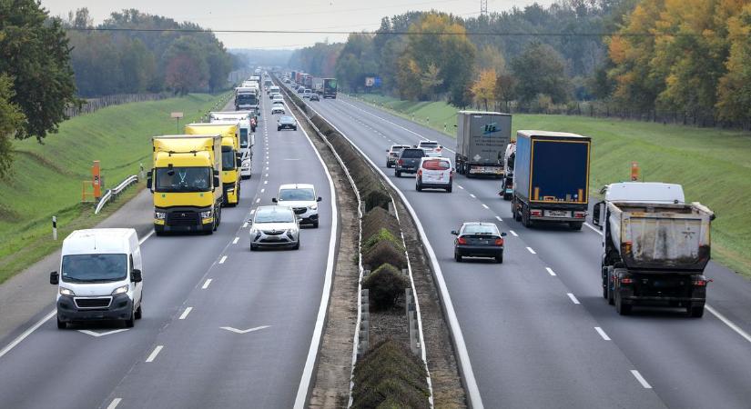 Így ellenőrzik a levegőből az M1-es autópályát - videóval
