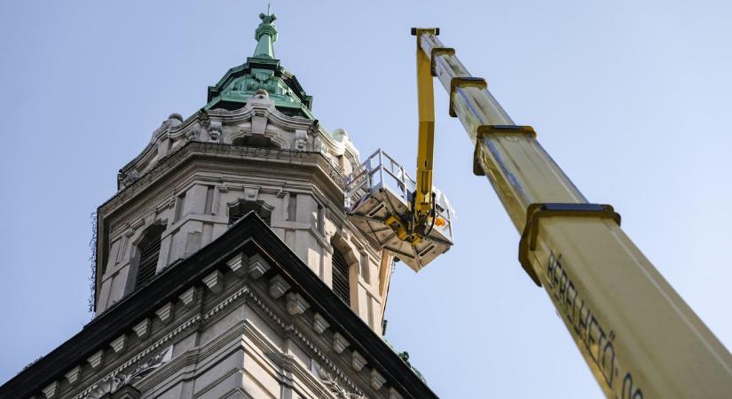 Már a helyükre kerültek az adventi fények Győrben - fotók