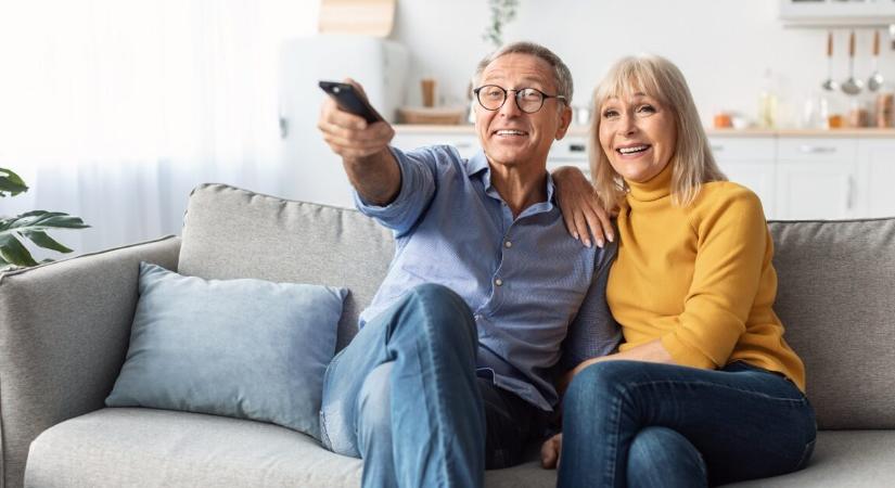 Szakértői figyelmeztetés – már a tévé előtt ülve is megjelenhetnek a demencia első tünetei