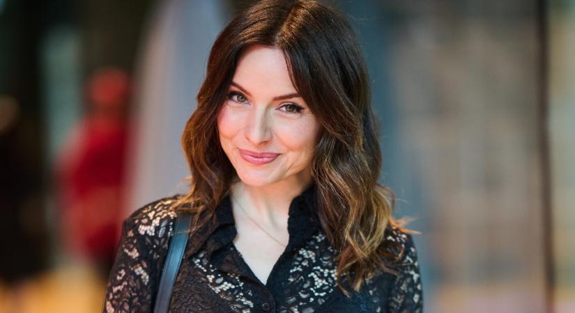 Zséda alakját látva nehéz szóhoz jutni – lenyűgöző fürdőruhás fotókkal idézte meg a nyarat