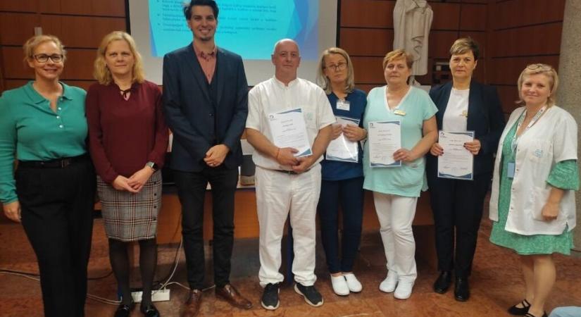 A hűséges kollégáikat köszöntötték a kórházban