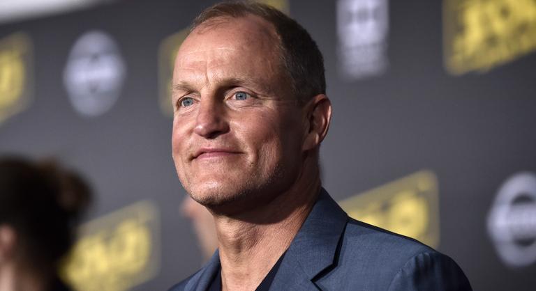 Egy bűnöző fiának piti trükkjeiért van oda fél Hollywood