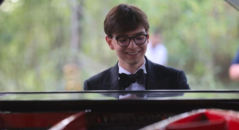 Több kontinenst meghódított, most hazatér Pécsre az ifjú sztár