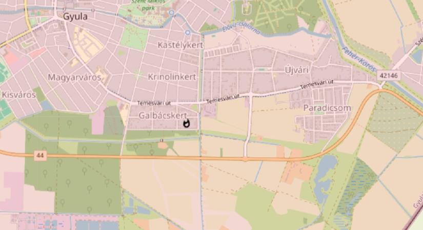 Tűz pusztított egy melléképületben Gyulán, mentő is érkezett a helyszínre