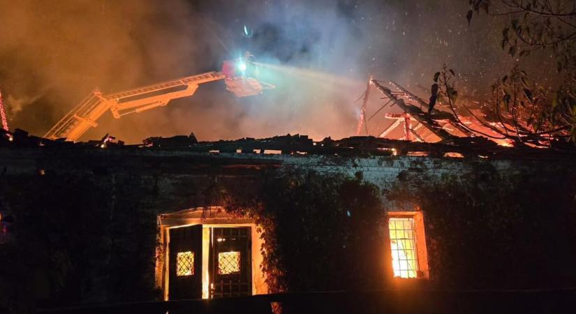 Tűz ütött ki egy asztalosműhelyben, 80 ezer eurós a kár (FOTÓK)