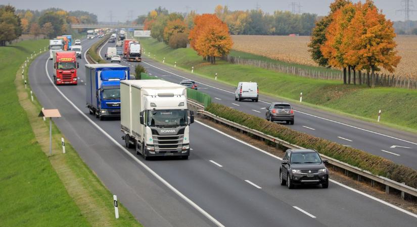 M1-es autópálya: három gyermek is megsérült a vasárnap reggeli balesetben