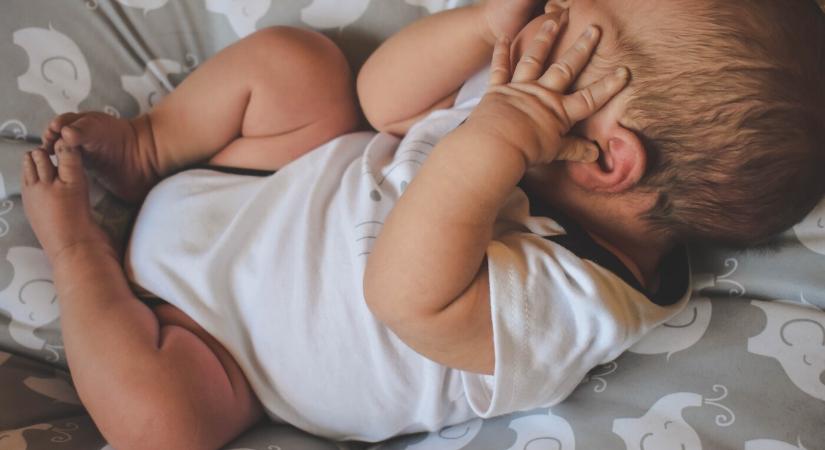 Súlyosan bántalmazták négy hónapos csecsemőjüket a Galántai járásban élő fiatal szülők