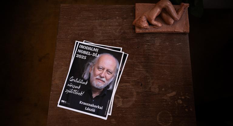 Szülővárosa még nem ünnepli Krasznahorkait, a polgármester stratégiai nyugalomra int