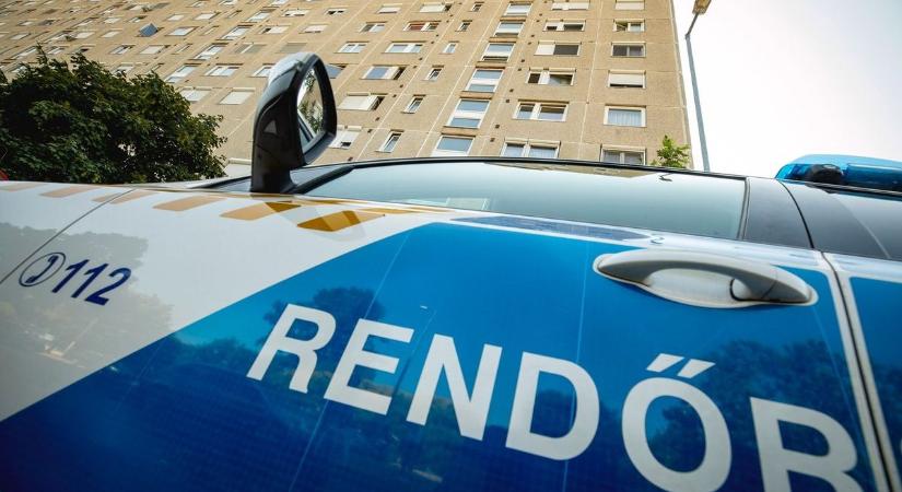 Egy agresszív szatír tartja rettegésben a családokat Kertvárosban