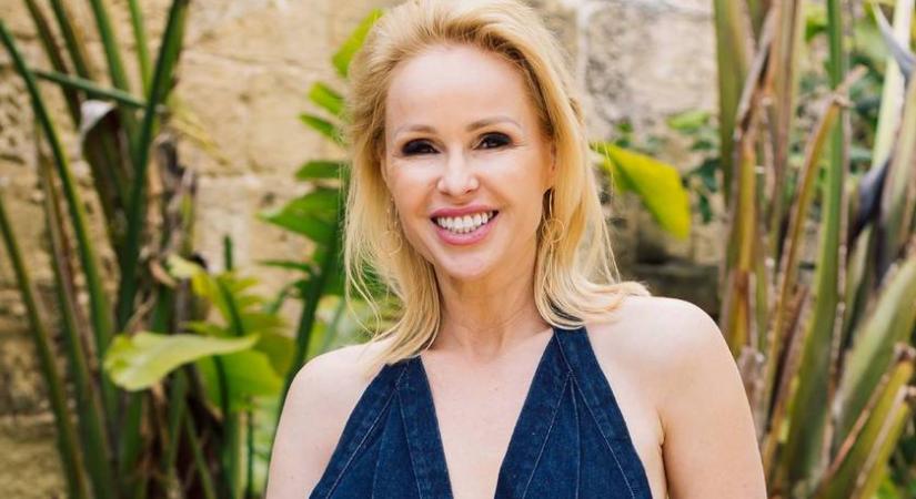 Tudtad, hogy Köllő Babettnek van ikertestvére? Roland ultra sármos pasi