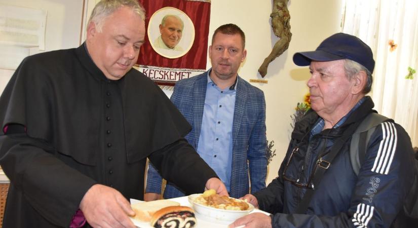 A keceliek is szívügyüknek tartják a kecskeméti népkonyha segítését – fotók