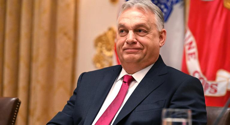 A magyar miniszter elárulta, mi a rejtett üzenet, ami Orbán Viktor csuklóján megjelent