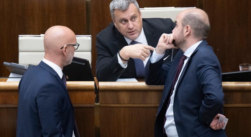 Botrányos vita a TA3 műsorában, Danko és Gröhling összevesztek azon, hogy „kinek vannak nagyobb golyói”