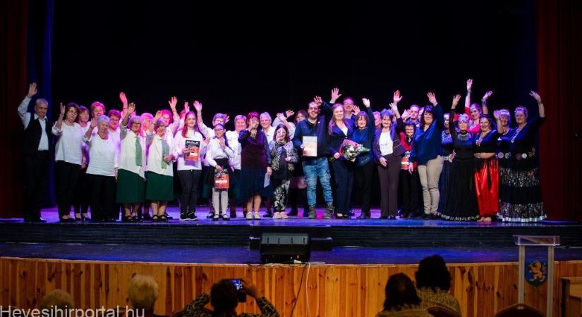 Művészeti találkozó az összetartozás jegyében – fotóalbummal