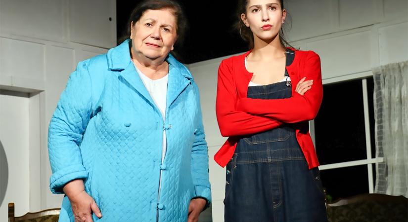 Két nő, két világ, egy kapcsolat