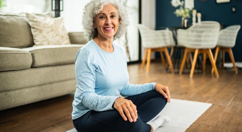 Fel tudsz kelni a földről anélkül, hogy használnád a kezeidet? Ez a teszt többet elárulhat egészségedről, mint bármilyen fittségi mérőszám!
