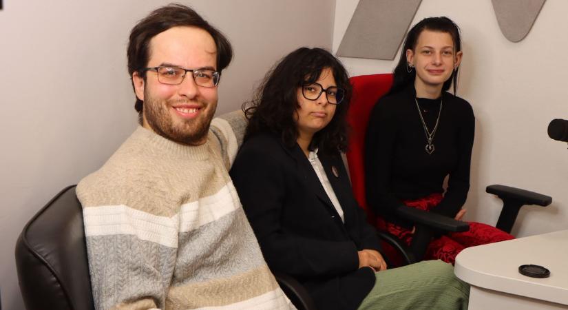 Fiatal művészek írják újra Tata kulturális térképét – a kortárs művészet erejéről meséltek a podcastban