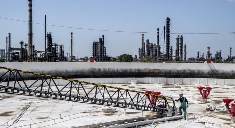 Ki vagy mi okozta a tüzet a százhalombattai finomítóban? Rendkívüli bejelentést tett Hernádi Zsolt, a MOL elnök-vezérigazgatója