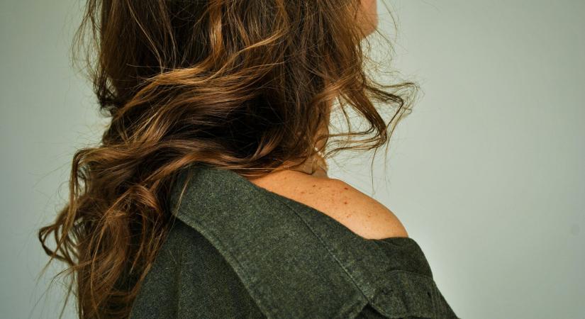 Hagyd a fésűt! Ezek a kócos frizurák az őszi szezon kedvencei