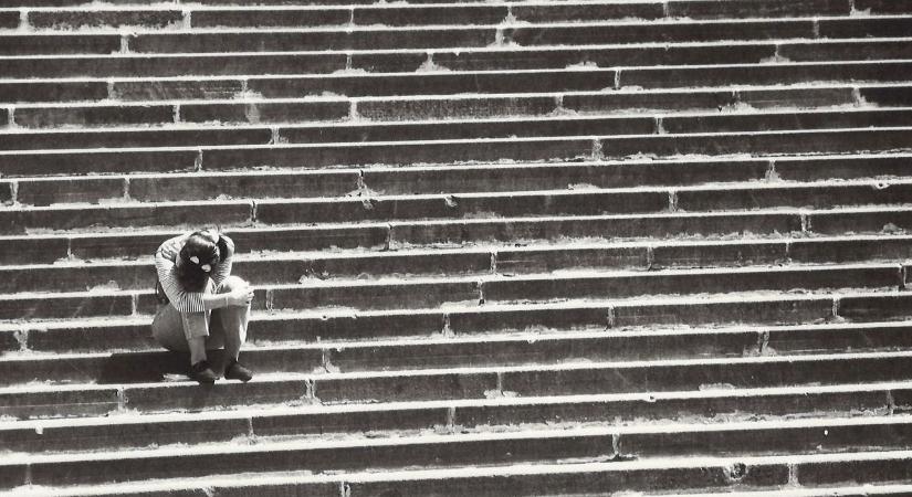 Tragédia az osztályteremben – légpuskával lőtte ki tanára szemét