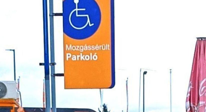 „Végül is agyilag is lehet rokkant valaki” – Paraszt parkolás a miskolci bevásárlóközpontnál