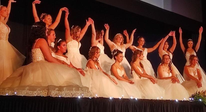 A Lorántffy kezdte meg a szalagavatók sorát Dunaújvárosban – videóval, galériával