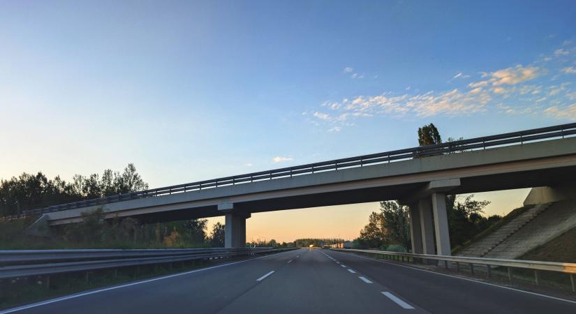 Párhuzamosan indulnak felújítások az M0-son és az M5-ösön