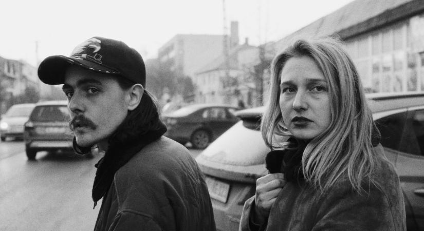 Egy kocsmában, részegen, a régi haverokkal kéne rájönnünk, hogy kik vagyunk