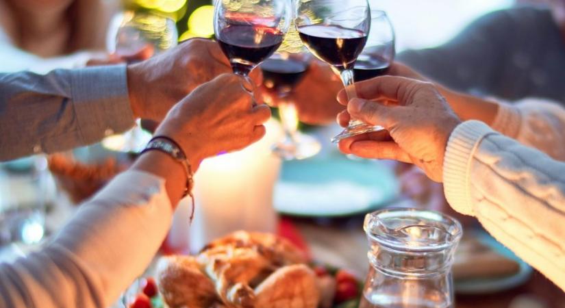 Aranyáron mérik a halat: luxussá válik a karácsonyi vacsora?