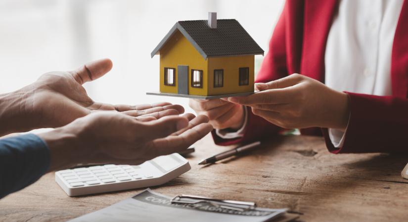 Mennyit gürcöl egy ember, hogy övé legyen egy lakás? Nő is az idő, csökken is