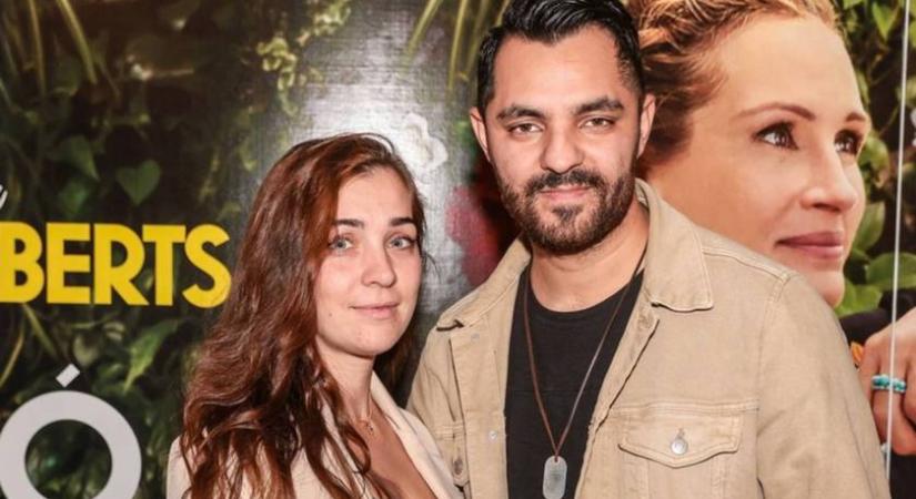 Oláh Gergő felesége feszülős állatmintás ruhában: Niki elképesztően fest férje mellett az új klipben