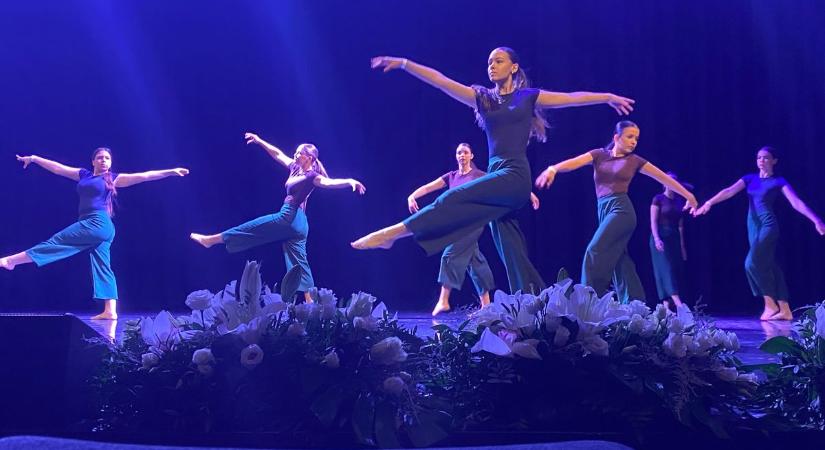 Az amatőr művészek színes, izgalmas előadásai elvarázsolták a közönséget – fotók, videó