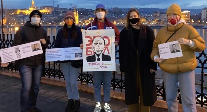 Putyin ellen tüntetett volna a budapesti orosz nagykövetség előtt, de a rendőrség még az egyfős tüntetést sem engedélyezte