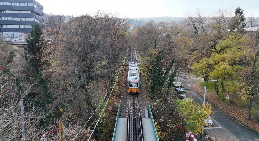 Villamost tesztelt a BKV a fogaskerekű vonalán