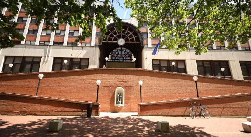 Belső vizsgálat indult a szegedi klinikán a holtan talált főorvosnő ügyében