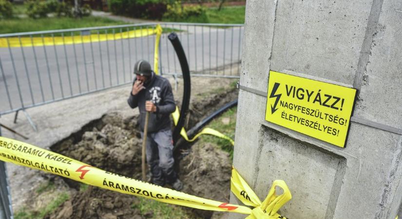 Fejlesztenek a baranyai városban: napokig nem lesz áram több helyen!