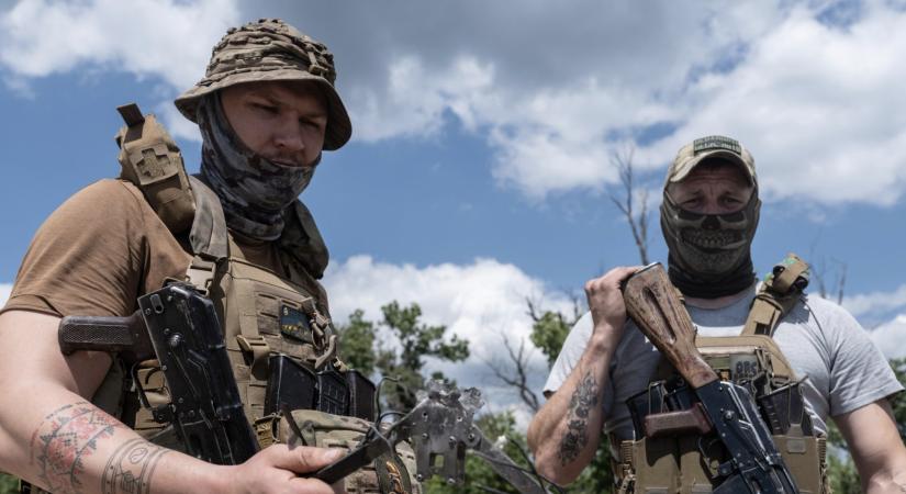 Ukrajnában már a hajléktalan embereket is besorozhatják katonának