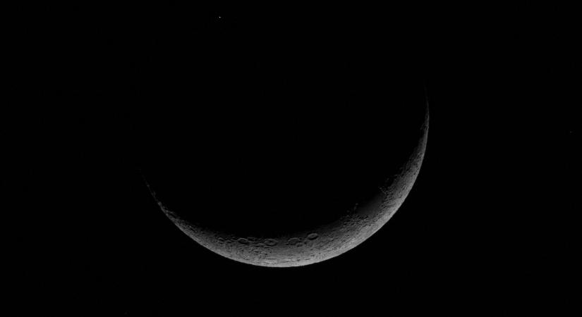 Óriási az aggodalom: rejtélyes fényeket észleltek a Holdon