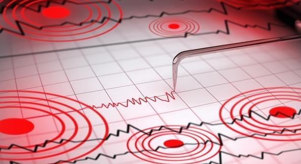 Erős földrengés rázta meg Japán partjait, cunamiriadót rendeltek el