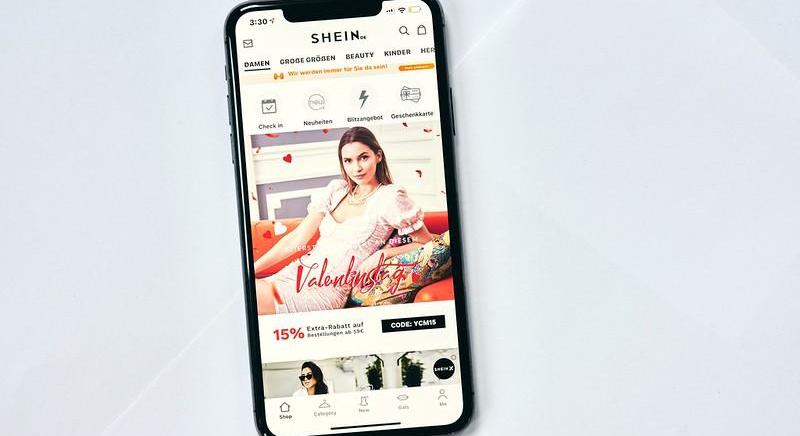 Botrány árnyékolta be a Shein első párizsi boltjának nyitását – felfüggesztették az online áruházat Franciaországban