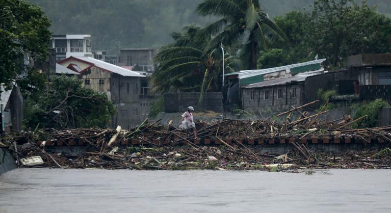 Szupertájfun csapott le a Fülöp-szigetekre, közel egymillió embert evakuáltak
