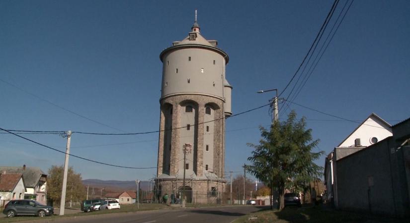 Megszépül Gyöngyös százéves műemléke
