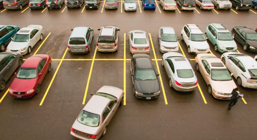 Az év legborzasztóbb parkolása kiakasztotta a lakókat, ilyet még sosem láttak