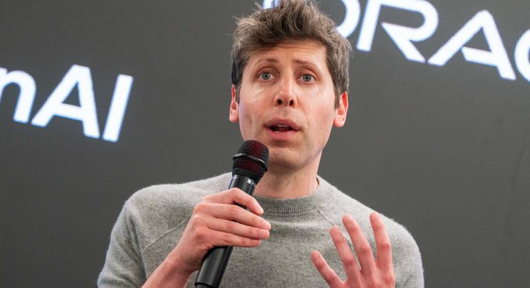Egy nyilvános beszélgetés közben, a színpadon kapott bírósági idézést Sam Altman