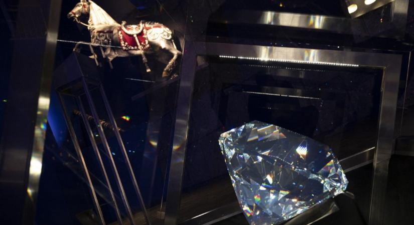 Az utolsókat rúgja az osztrák luxusmárka: tömeges leépítéseket terveznek a Swarovski központjában